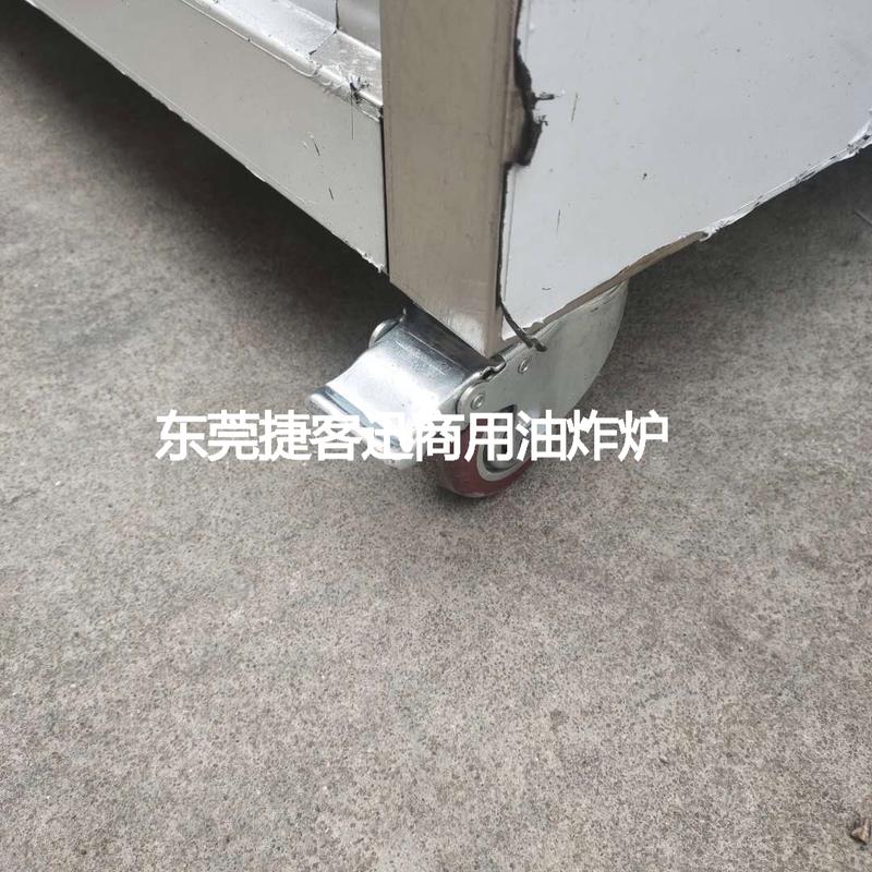 豆制品加工廠專用油炸爐!油炸鍋源頭工廠定制設備解決豆渣發(fā)黑難題